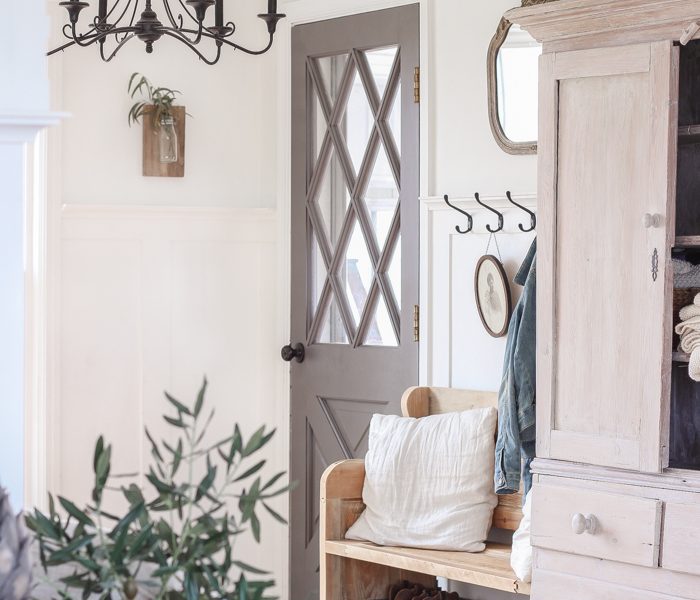 A cozy farmhouse entryway with the perfect balance of function, storage and style.