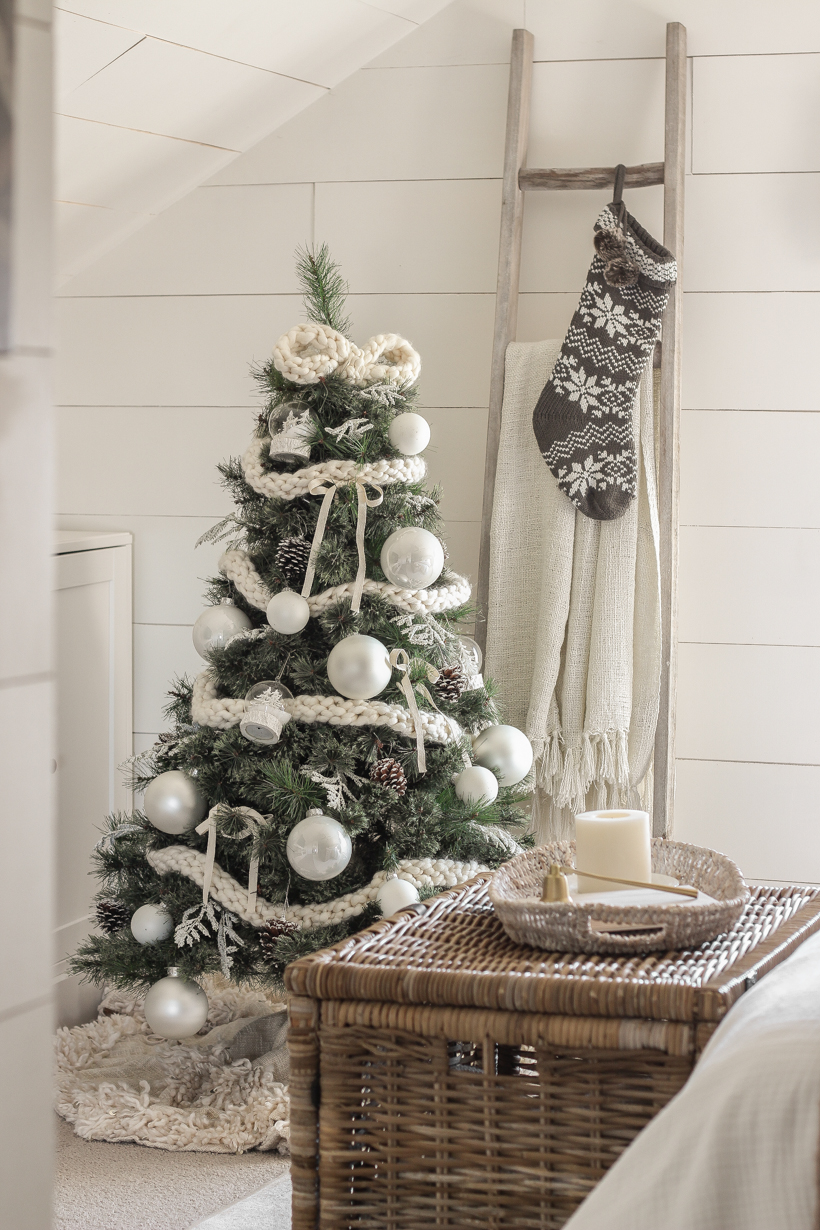 Home blogger and interior decorator Liz Fourez shares a bedroom refresh for Christmas