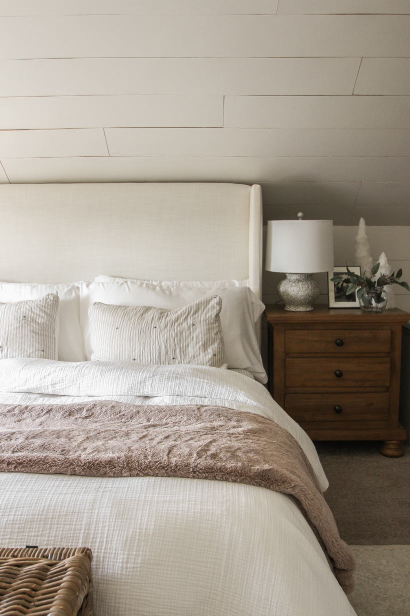 Home blogger and interior decorator Liz Fourez shares a bedroom refresh for Christmas