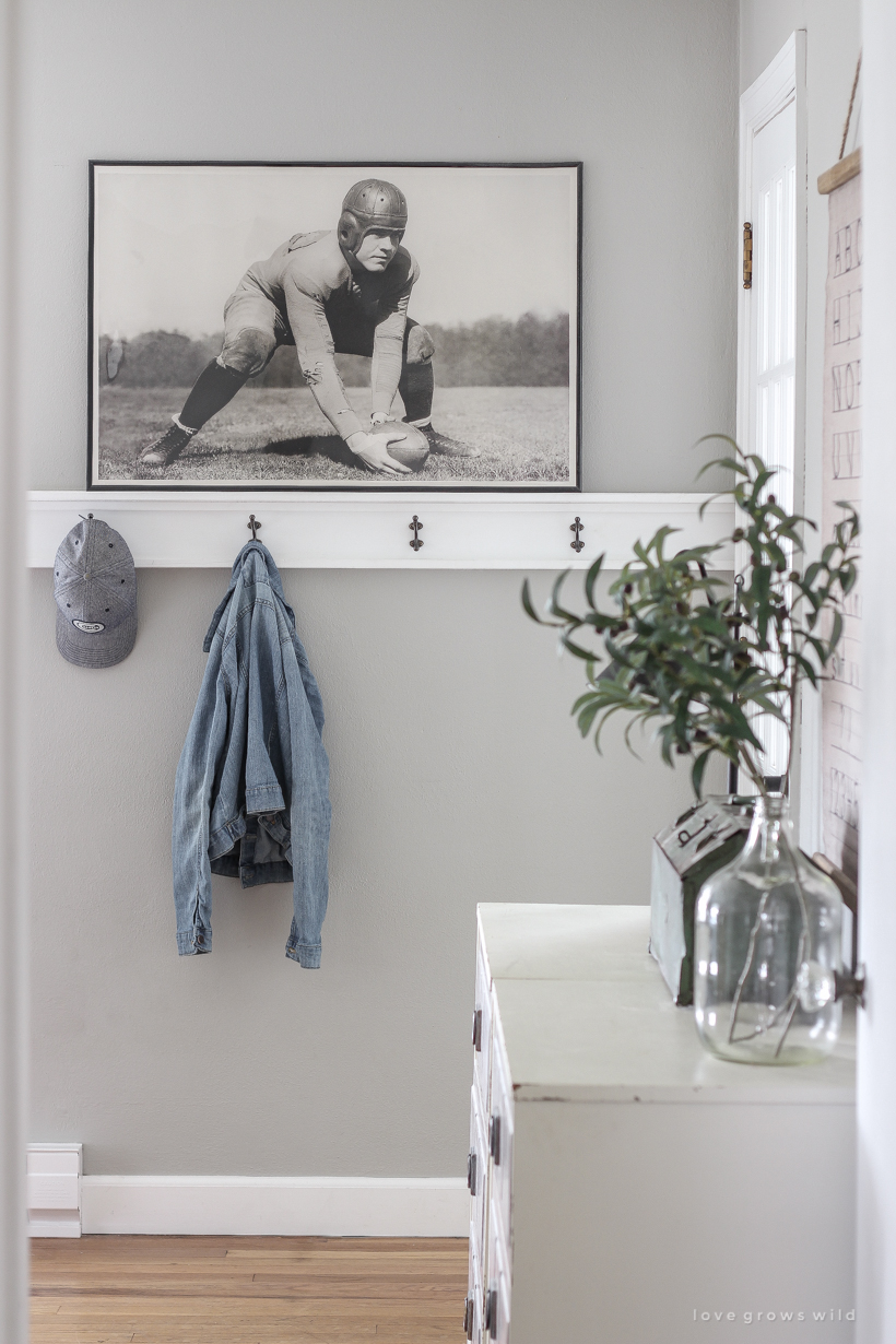 This teenage boy's bedroom is just the right mixture of masculine, simple and cozy. 