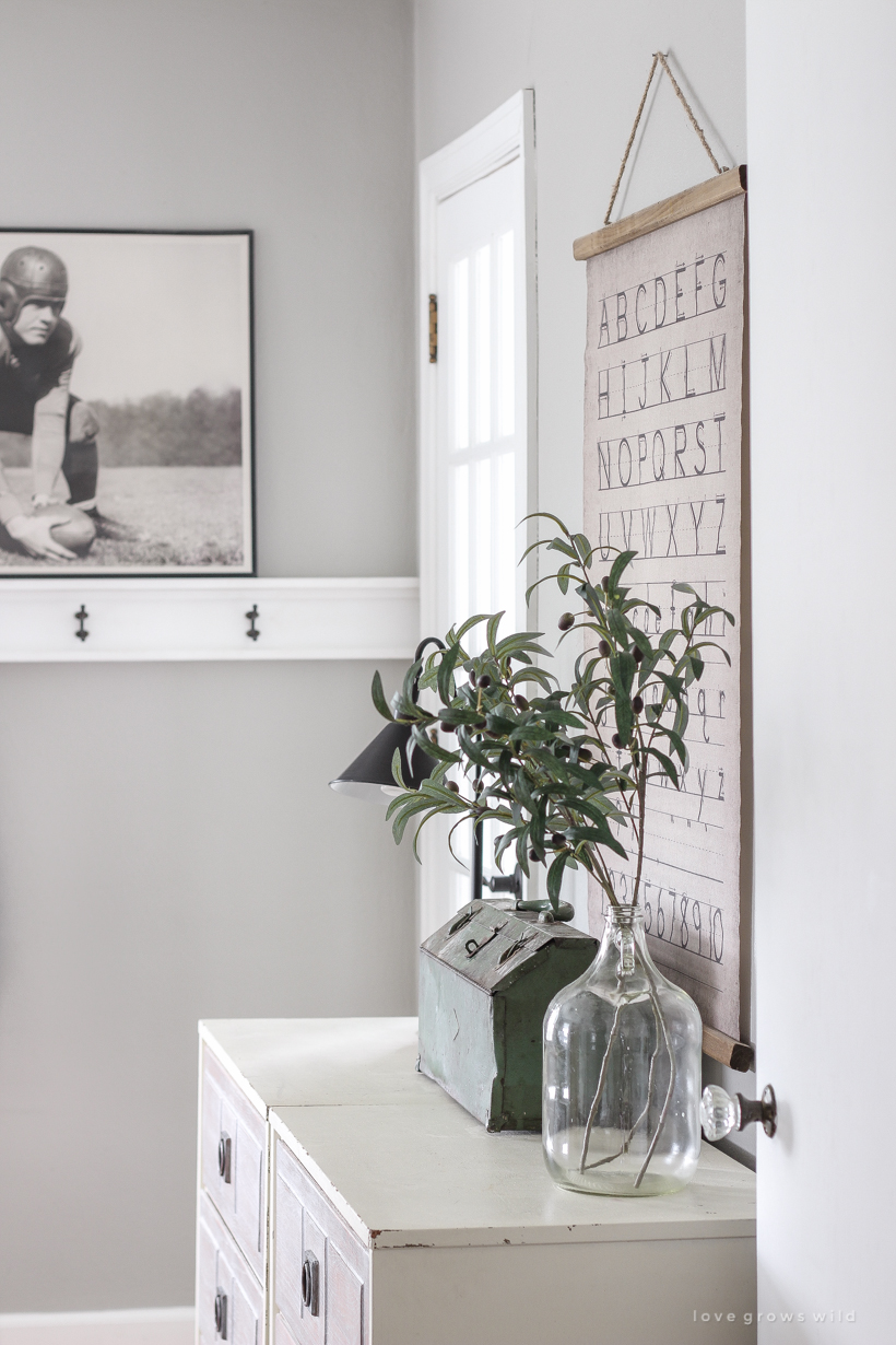 This teenage boy's bedroom is just the right mixture of masculine, simple and cozy. 