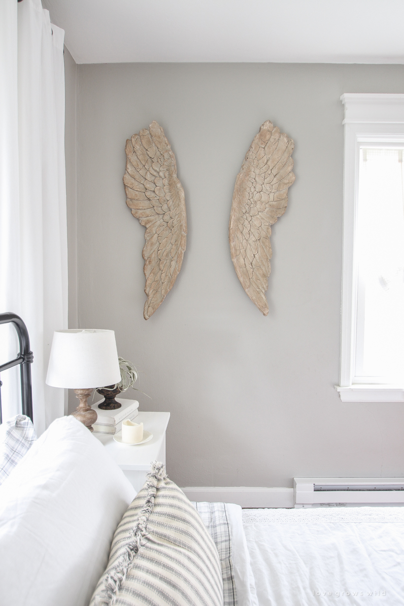 This teenage boy's bedroom is just the right mixture of masculine, simple and cozy. 