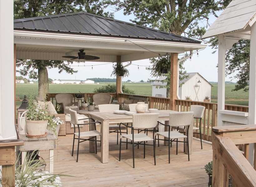 Come see all the details of this beautiful outdoor living space with tons of style and charm at influencer Liz Fourez's Indiana home | lovegrowswild.com