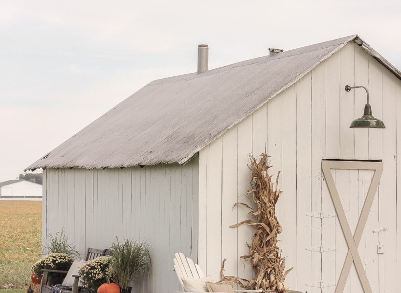 Home blogger and interior decorator Liz Fourez shares easy ideas for outdoor fall decorating on the cutest little barn