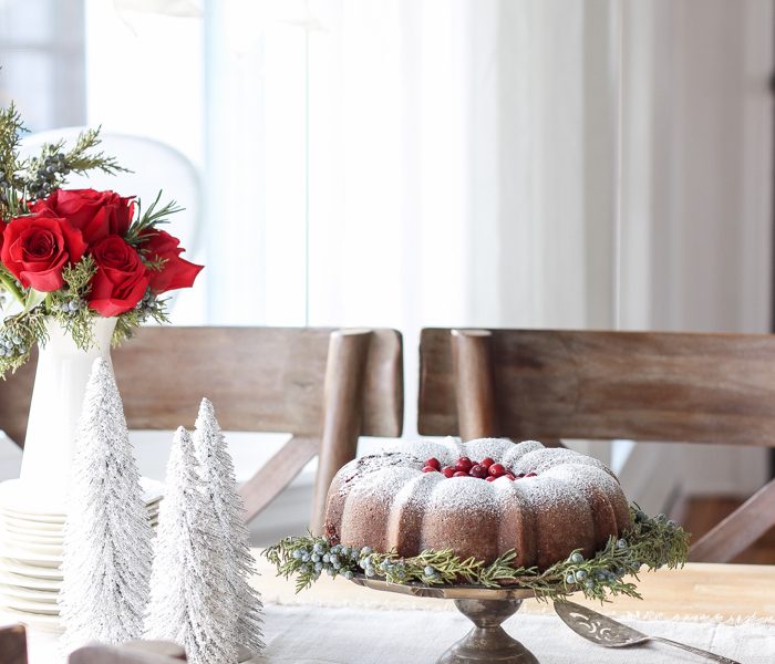 A beautiful farmhouse kitchen decorated for the holidays!