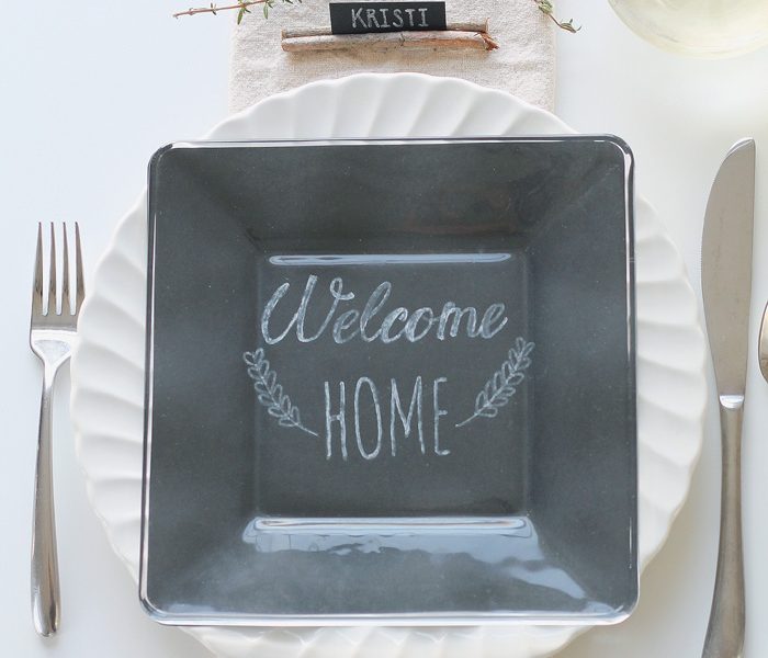 A simple rustic table setting perfect for the holidays, plus 24 more decorating ideas from bloggers! | LoveGrowsWild.com