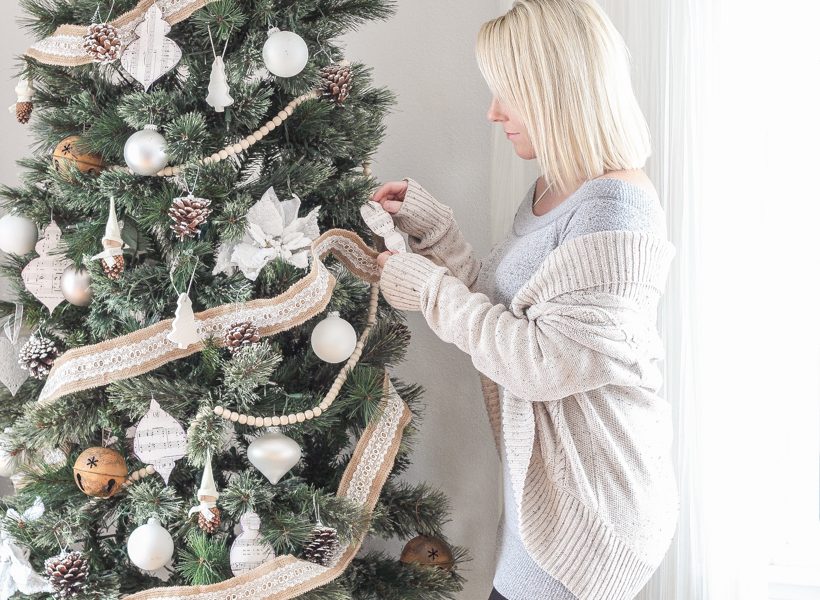 Step inside Indiana home and lifestyle blogger Liz Fourez's charming 1940's farmhouse for simple and inspiring Christmas decorating ideas