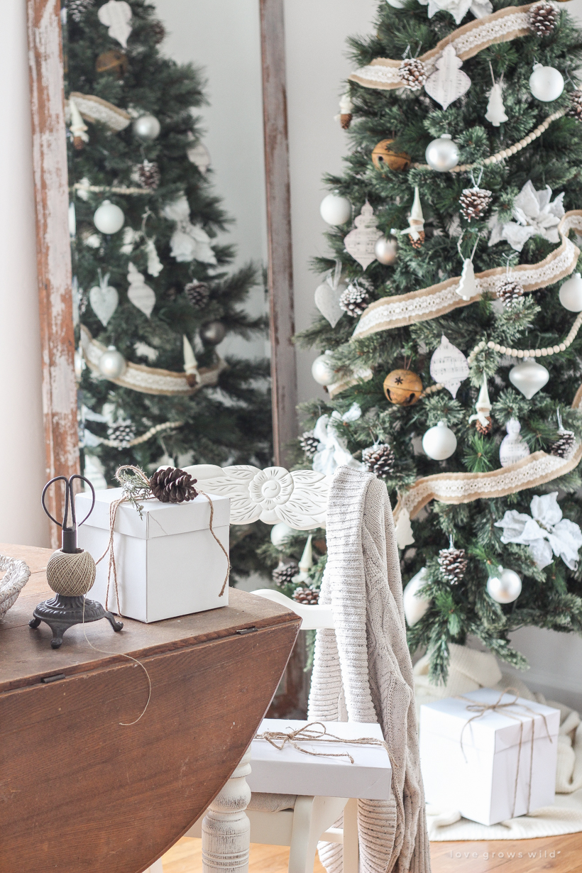 Step inside Indiana home and lifestyle blogger Liz Fourez's charming 1940's farmhouse for simple and inspiring Christmas decorating ideas