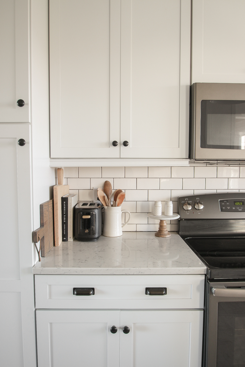 WASHABLE rugs! Home blogger and interior decorator Liz Fourez tests out a washable rug in her kitchen. 