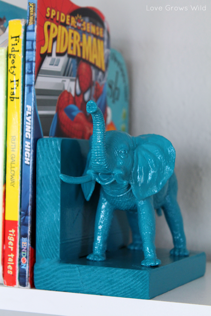 Plastic Elephant Bookends from www.lovegrowswild.com #diy #book