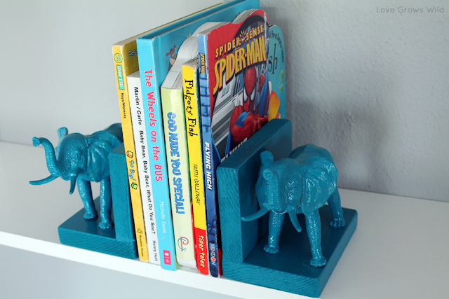 Plastic Elephant Bookends from www.lovegrowswild.com #diy #book